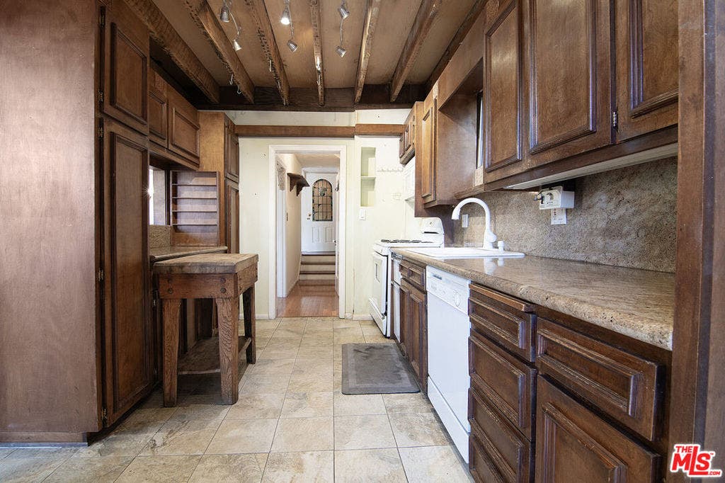 6133 Glen Tower Street, Los Angeles, CA 90068 6133 Glen Tower Street, Los Angeles, CA 90068