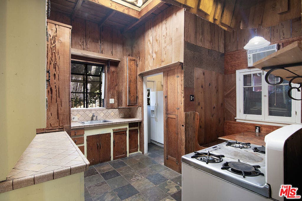 6133 Glen Tower Street, Los Angeles, CA 90068 6133 Glen Tower Street, Los Angeles, CA 90068