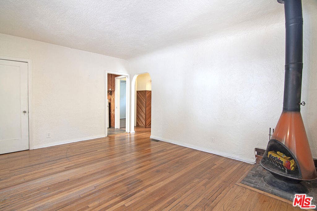 6133 Glen Tower Street, Los Angeles, CA 90068 6133 Glen Tower Street, Los Angeles, CA 90068