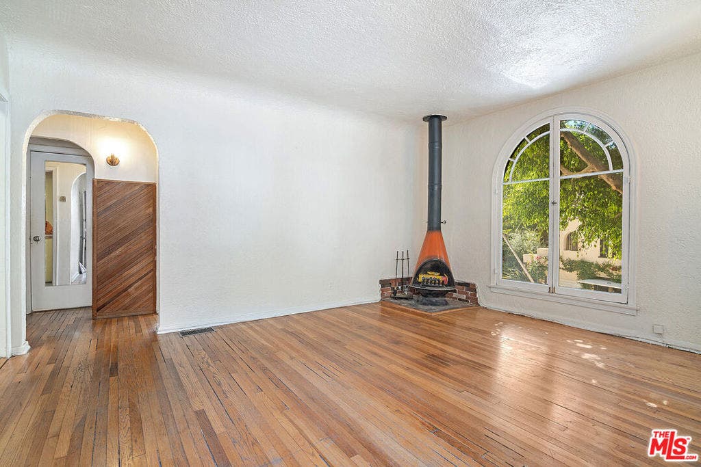 6133 Glen Tower Street, Los Angeles, CA 90068 6133 Glen Tower Street, Los Angeles, CA 90068