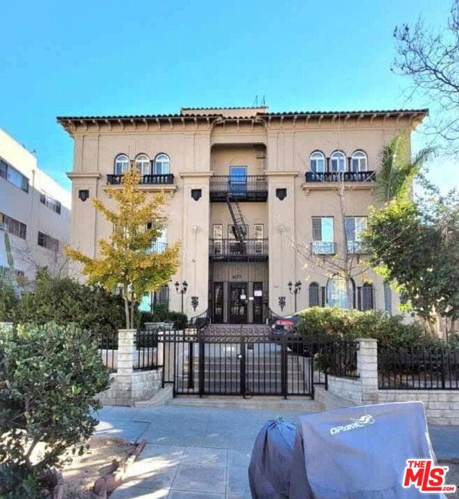 Property photo for 428 S Mariposa Avenue, Los Angeles, CA