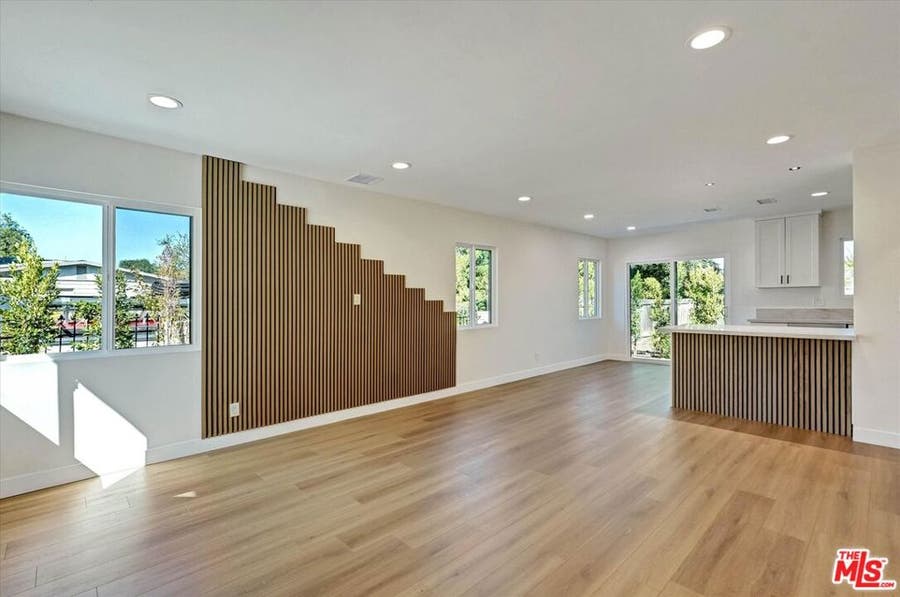 Property photo for 22457 Clarendon St, Woodland Hills, CA