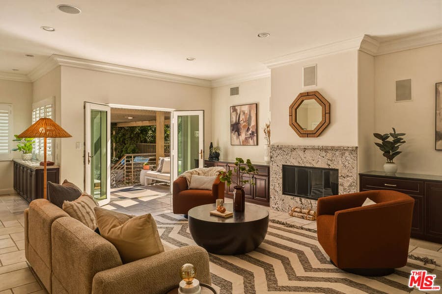 Property photo for 854 S Rimpau Boulevard, Los Angeles, CA
