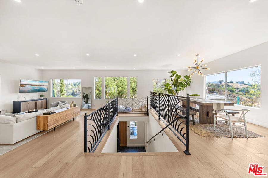 Property photo for 2927 Park Center Drive, Los Angeles, CA