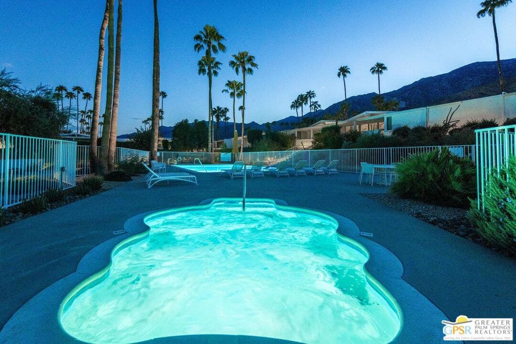 425 E Flor Circle, Palm Springs, CA 92264 425 E Flor Circle, Palm Springs, CA 92264