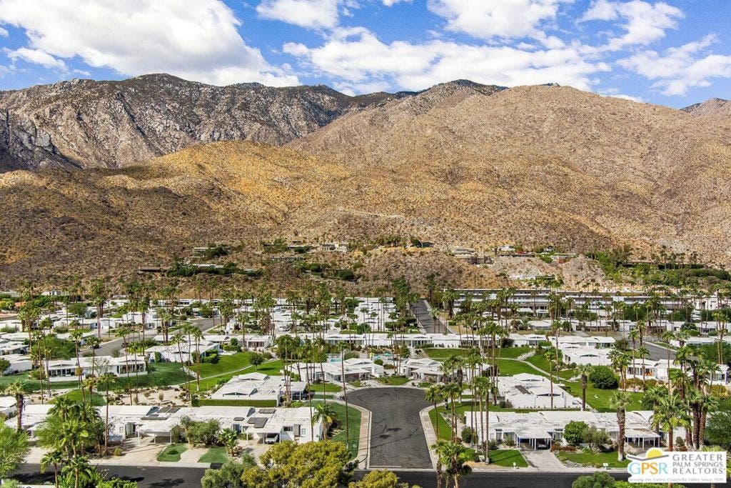 425 E Flor Circle, Palm Springs, CA 92264 425 E Flor Circle, Palm Springs, CA 92264