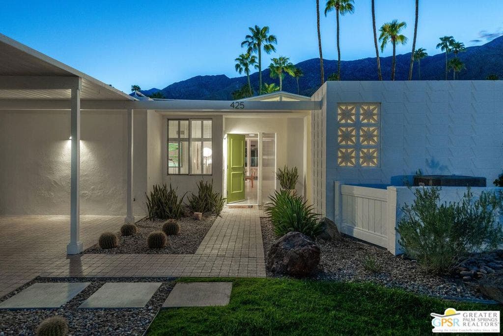 425 E Flor Circle, Palm Springs, CA 92264 425 E Flor Circle, Palm Springs, CA 92264