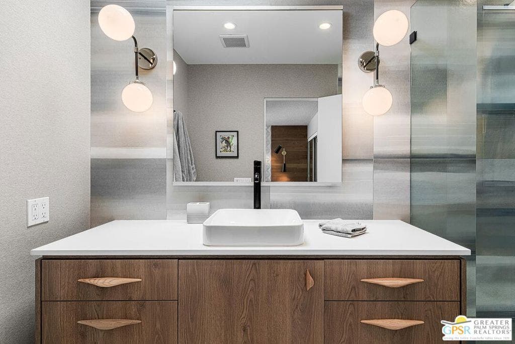 425 E Flor Circle, Palm Springs, CA 92264 425 E Flor Circle, Palm Springs, CA 92264