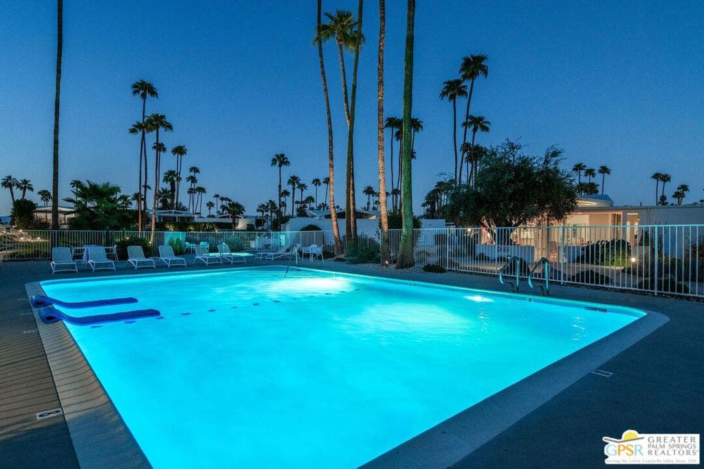 425 E Flor Circle, Palm Springs, CA 92264 425 E Flor Circle, Palm Springs, CA 92264