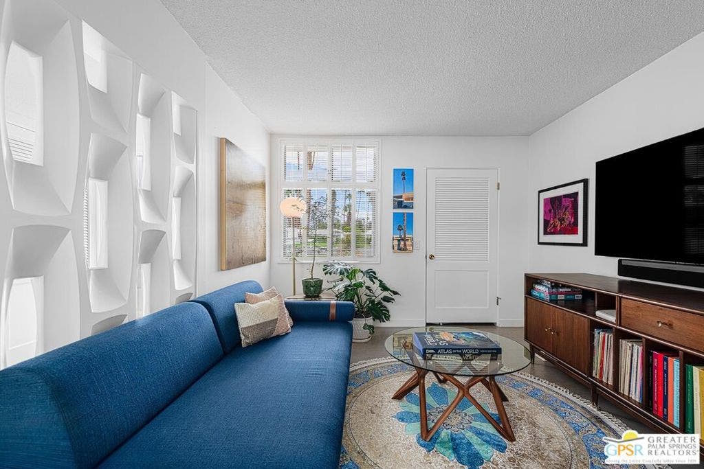 425 E Flor Circle, Palm Springs, CA 92264 425 E Flor Circle, Palm Springs, CA 92264