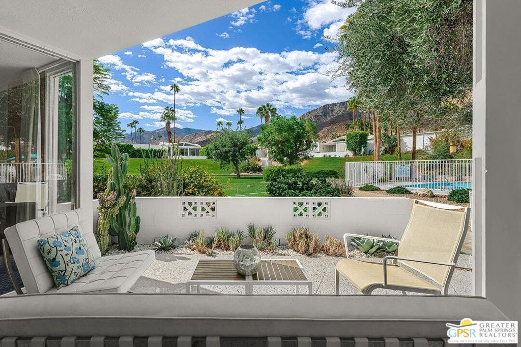 425 E Flor Circle, Palm Springs, CA 92264 425 E Flor Circle, Palm Springs, CA 92264