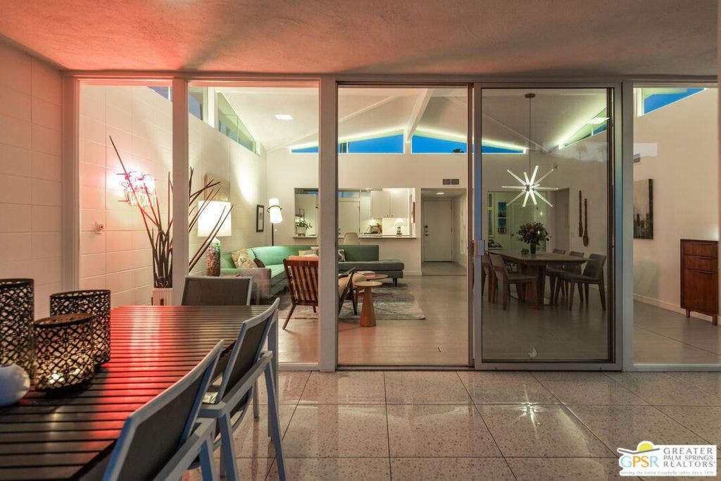 425 E Flor Circle, Palm Springs, CA 92264 425 E Flor Circle, Palm Springs, CA 92264