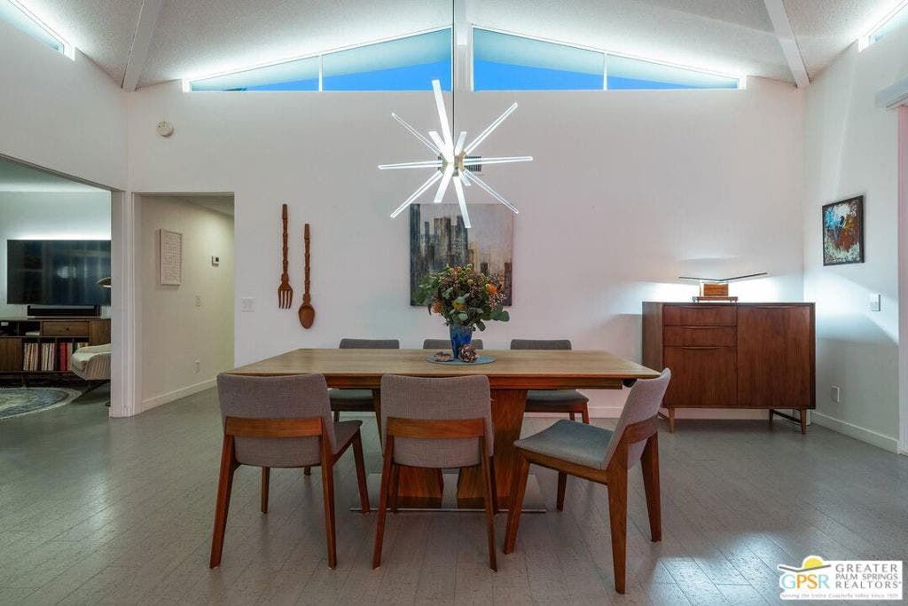 425 E Flor Circle, Palm Springs, CA 92264 425 E Flor Circle, Palm Springs, CA 92264