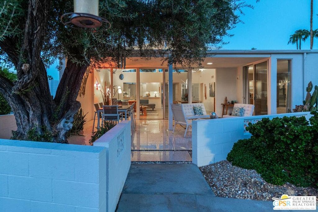 425 E Flor Circle, Palm Springs, CA 92264 425 E Flor Circle, Palm Springs, CA 92264