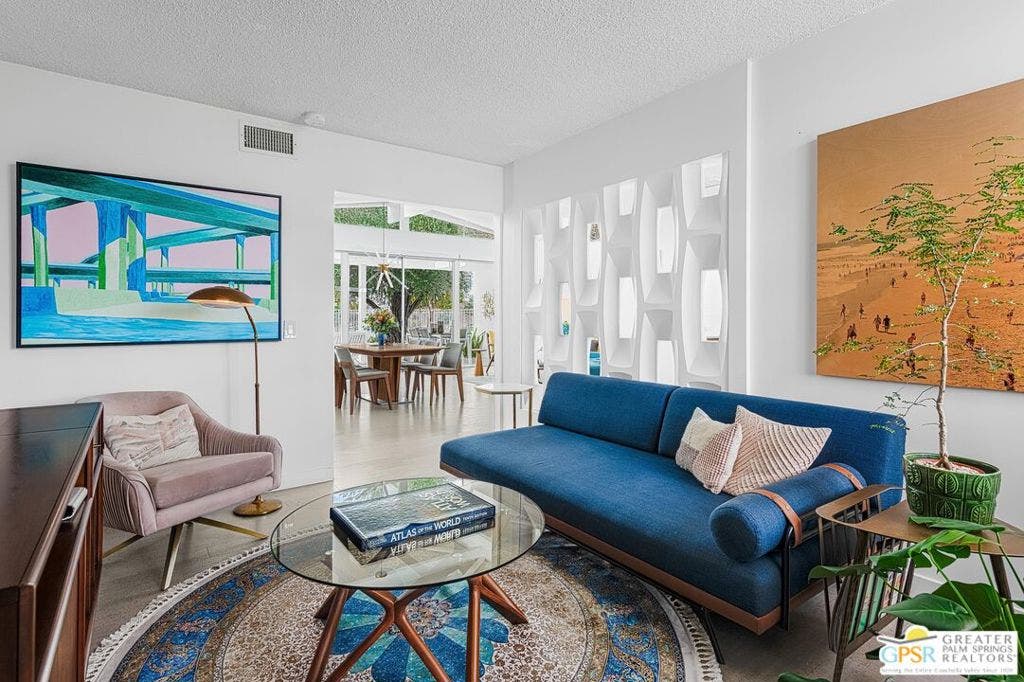 425 E Flor Circle, Palm Springs, CA 92264 425 E Flor Circle, Palm Springs, CA 92264