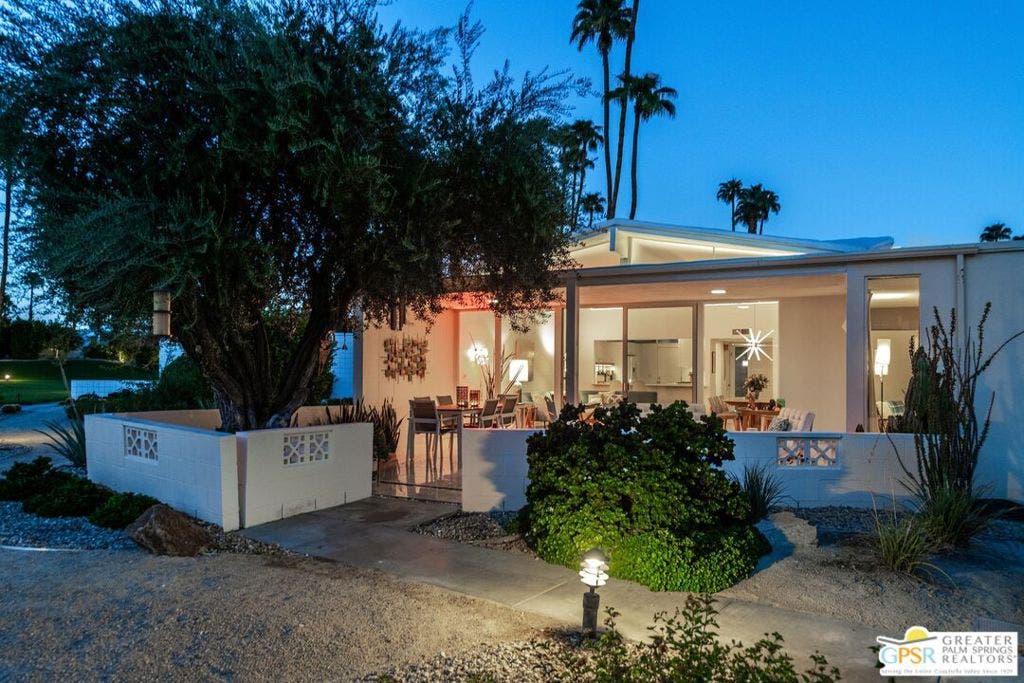 425 E Flor Circle, Palm Springs, CA 92264 425 E Flor Circle, Palm Springs, CA 92264
