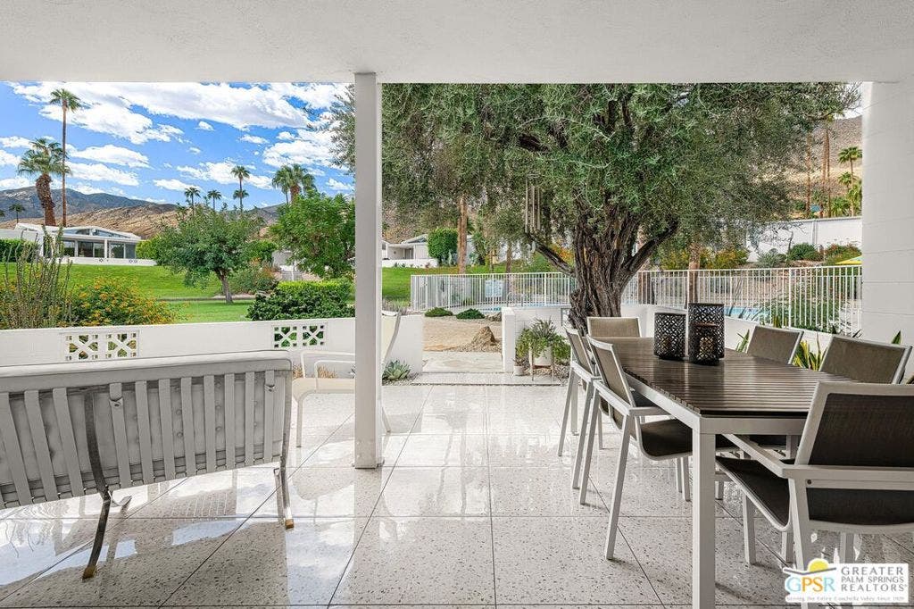 425 E Flor Circle, Palm Springs, CA 92264 425 E Flor Circle, Palm Springs, CA 92264
