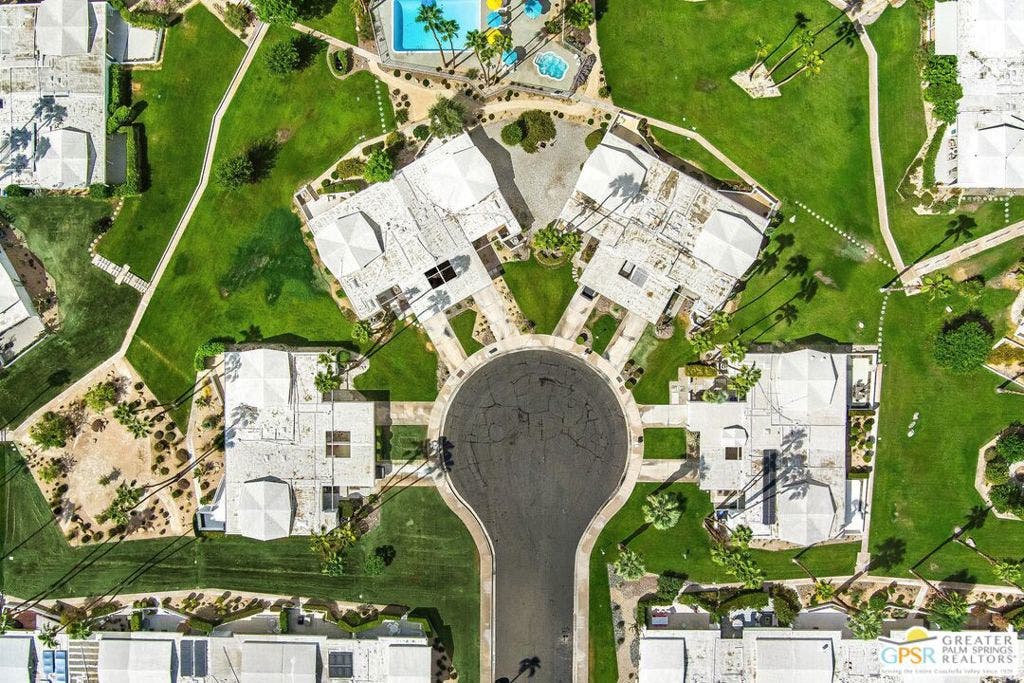 425 E Flor Circle, Palm Springs, CA 92264 425 E Flor Circle, Palm Springs, CA 92264