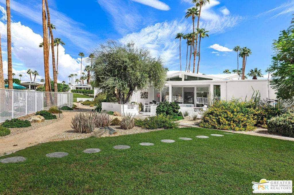 425 E Flor Circle, Palm Springs, CA 92264 425 E Flor Circle, Palm Springs, CA 92264