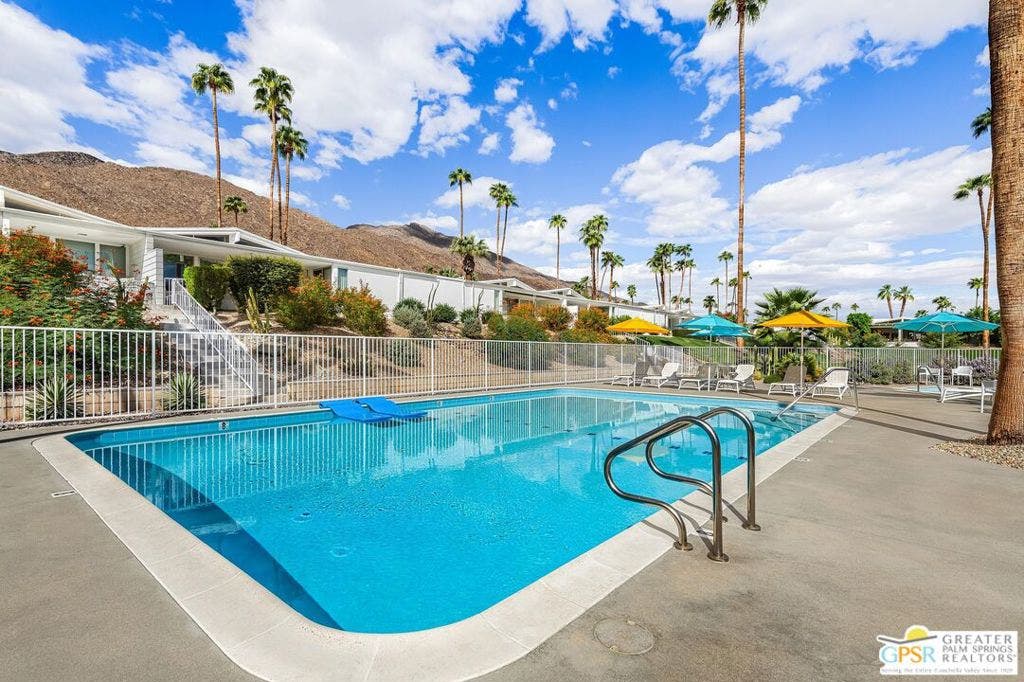 425 E Flor Circle, Palm Springs, CA 92264 425 E Flor Circle, Palm Springs, CA 92264