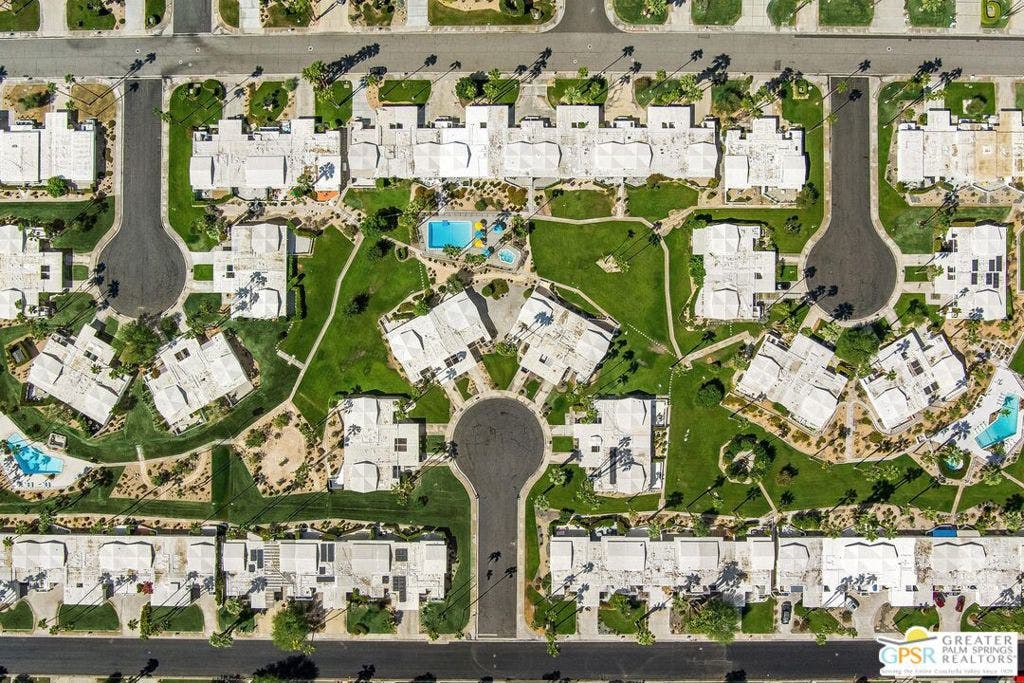 425 E Flor Circle, Palm Springs, CA 92264 425 E Flor Circle, Palm Springs, CA 92264