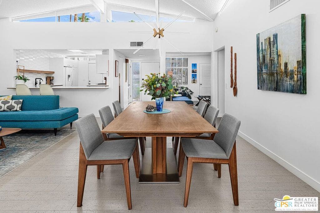425 E Flor Circle, Palm Springs, CA 92264 425 E Flor Circle, Palm Springs, CA 92264