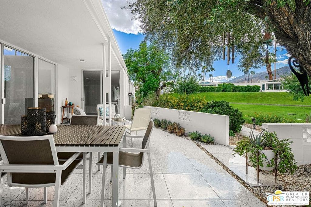 425 E Flor Circle, Palm Springs, CA 92264 425 E Flor Circle, Palm Springs, CA 92264