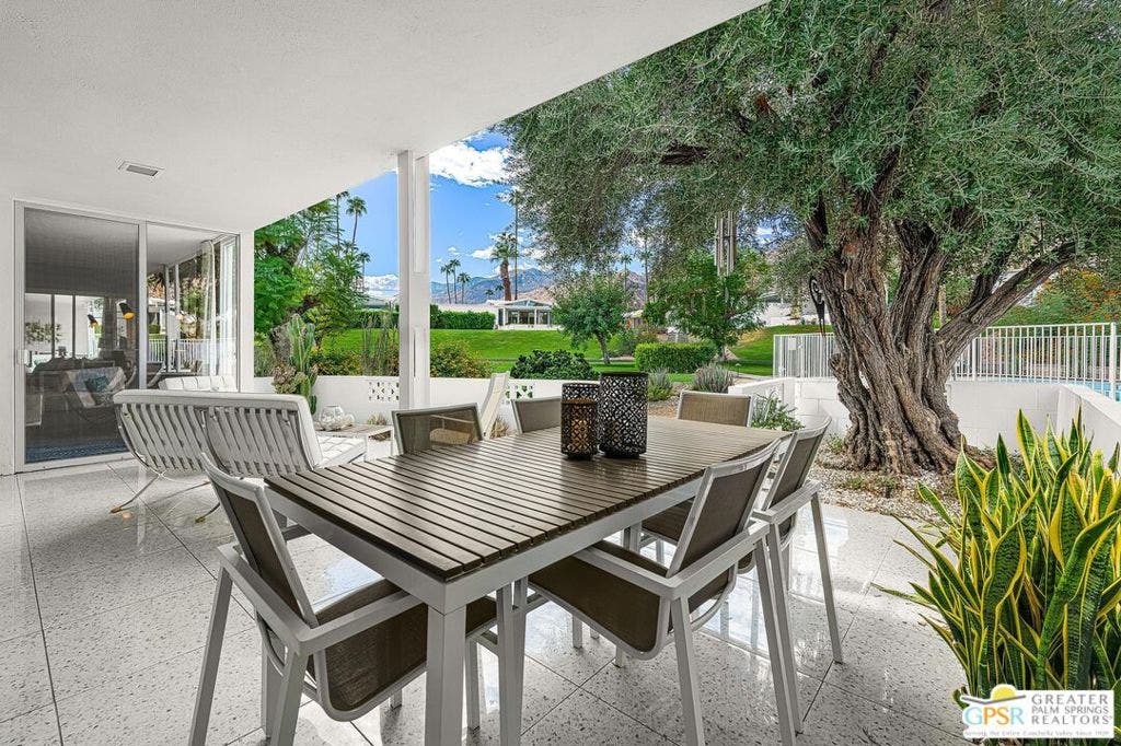 425 E Flor Circle, Palm Springs, CA 92264 425 E Flor Circle, Palm Springs, CA 92264