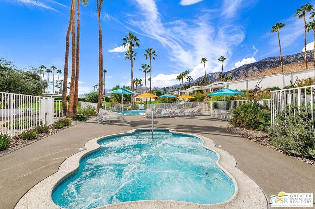 425 E Flor Circle, Palm Springs, CA 92264 425 E Flor Circle, Palm Springs, CA 92264