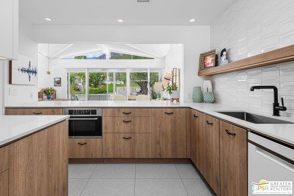 425 E Flor Circle, Palm Springs, CA 92264 425 E Flor Circle, Palm Springs, CA 92264