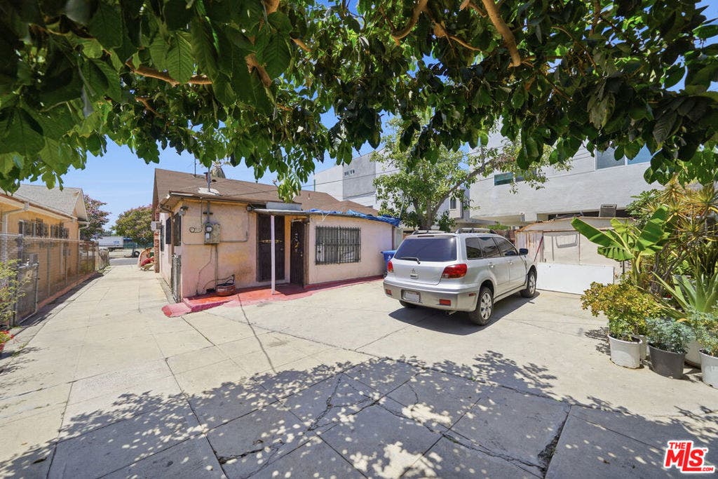 472 N Oxford Avenue, Los Angeles, CA 90004 472 N Oxford Avenue, Los Angeles, CA 90004