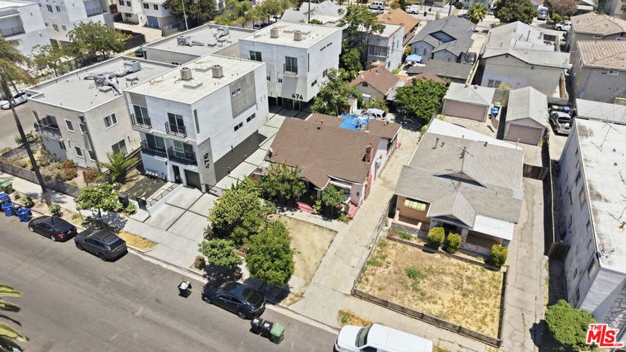 Property photo for 472 N Oxford Avenue, Los Angeles, CA