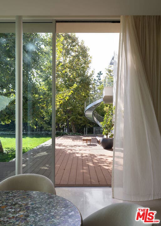 652 Chautauqua Boulevard, Pacific Palisades, CA 90272