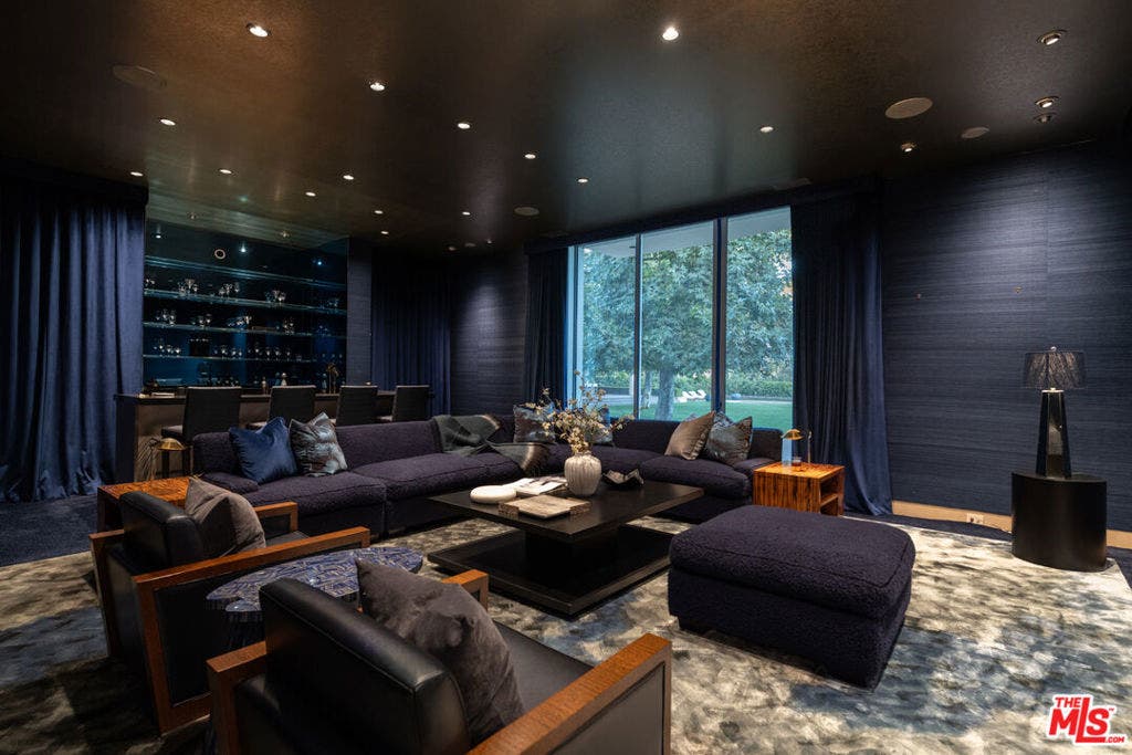 652 Chautauqua Boulevard, Pacific Palisades, CA 90272