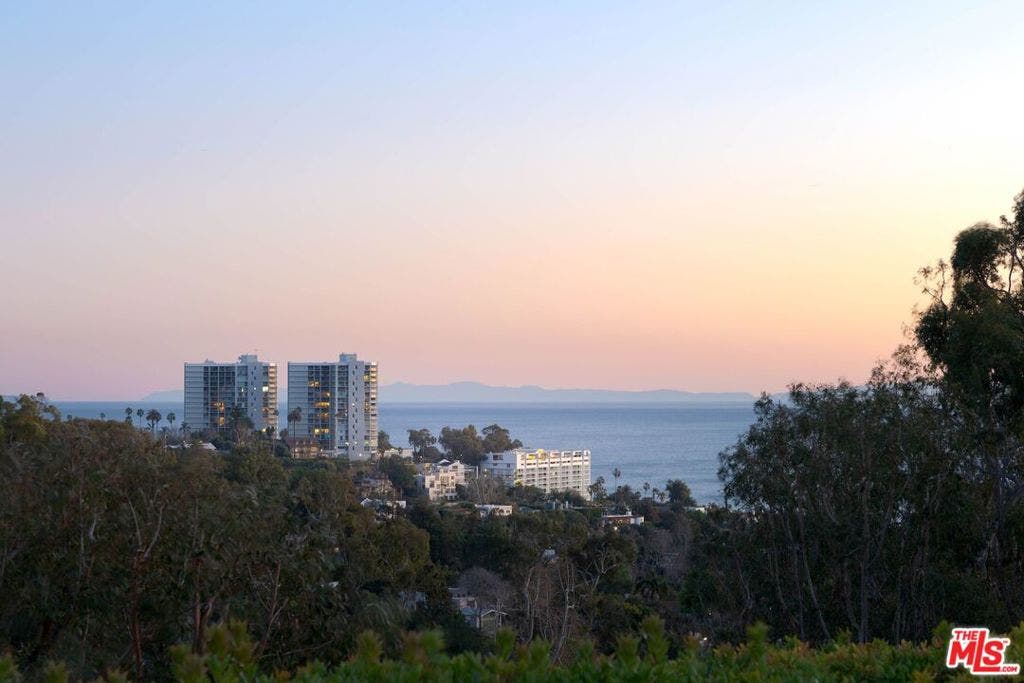 652 Chautauqua Boulevard, Pacific Palisades, CA 90272