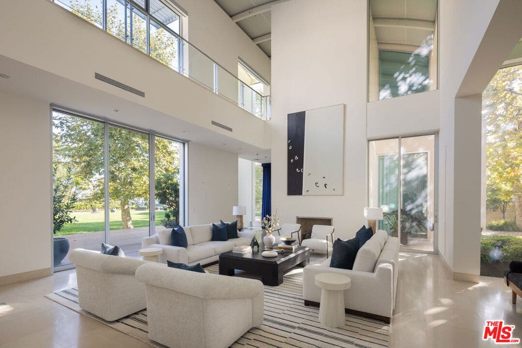 652 Chautauqua Boulevard, Pacific Palisades, CA 90272