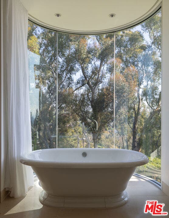652 Chautauqua Boulevard, Pacific Palisades, CA 90272