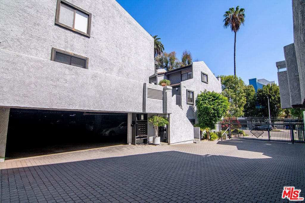 1925 S Beverly Glen Boulevard, #39, Los Angeles, CA 90025