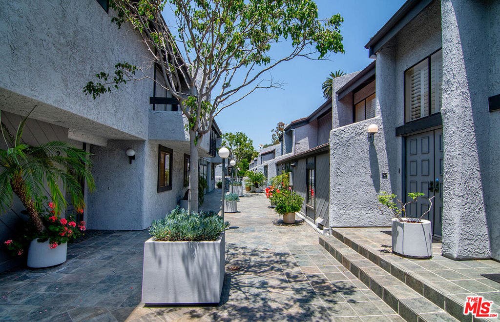 1925 S Beverly Glen Boulevard, #39, Los Angeles, CA 90025