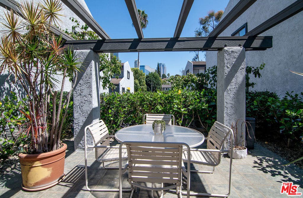 1925 S Beverly Glen Boulevard, #39, Los Angeles, CA 90025