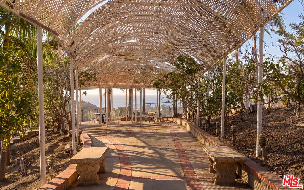 29057 Pacific Coast Highway Highway, Malibu, CA 90265 29057 Pacific Coast Highway Highway, Malibu, CA 90265