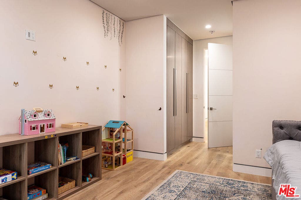 13911 Milbank Street, Sherman Oaks, CA 91423 13911 Milbank Street, Sherman Oaks, CA 91423