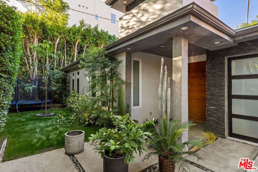 13911 Milbank Street, Sherman Oaks, CA 91423 13911 Milbank Street, Sherman Oaks, CA 91423