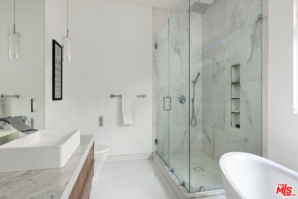 13911 Milbank Street, Sherman Oaks, CA 91423 13911 Milbank Street, Sherman Oaks, CA 91423