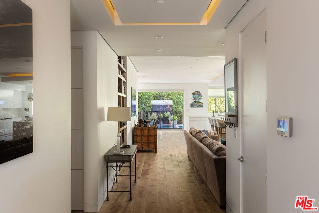 13911 Milbank Street, Sherman Oaks, CA 91423 13911 Milbank Street, Sherman Oaks, CA 91423