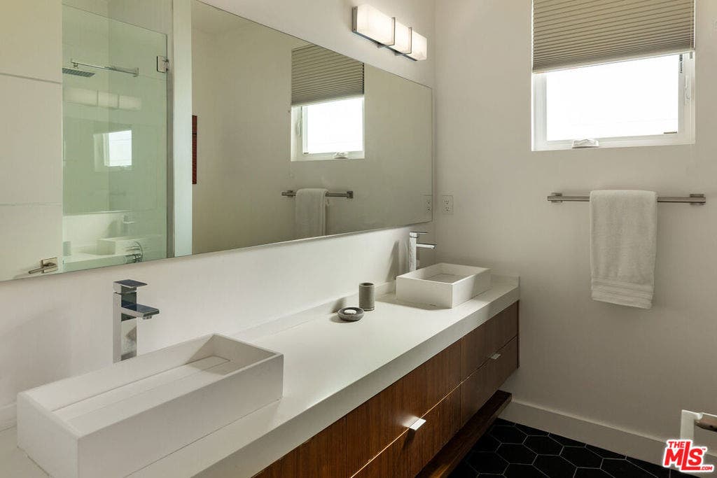 13911 Milbank Street, Sherman Oaks, CA 91423 13911 Milbank Street, Sherman Oaks, CA 91423