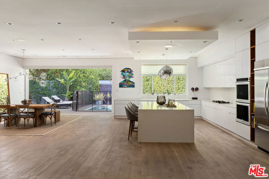 13911 Milbank Street, Sherman Oaks, CA 91423 13911 Milbank Street, Sherman Oaks, CA 91423