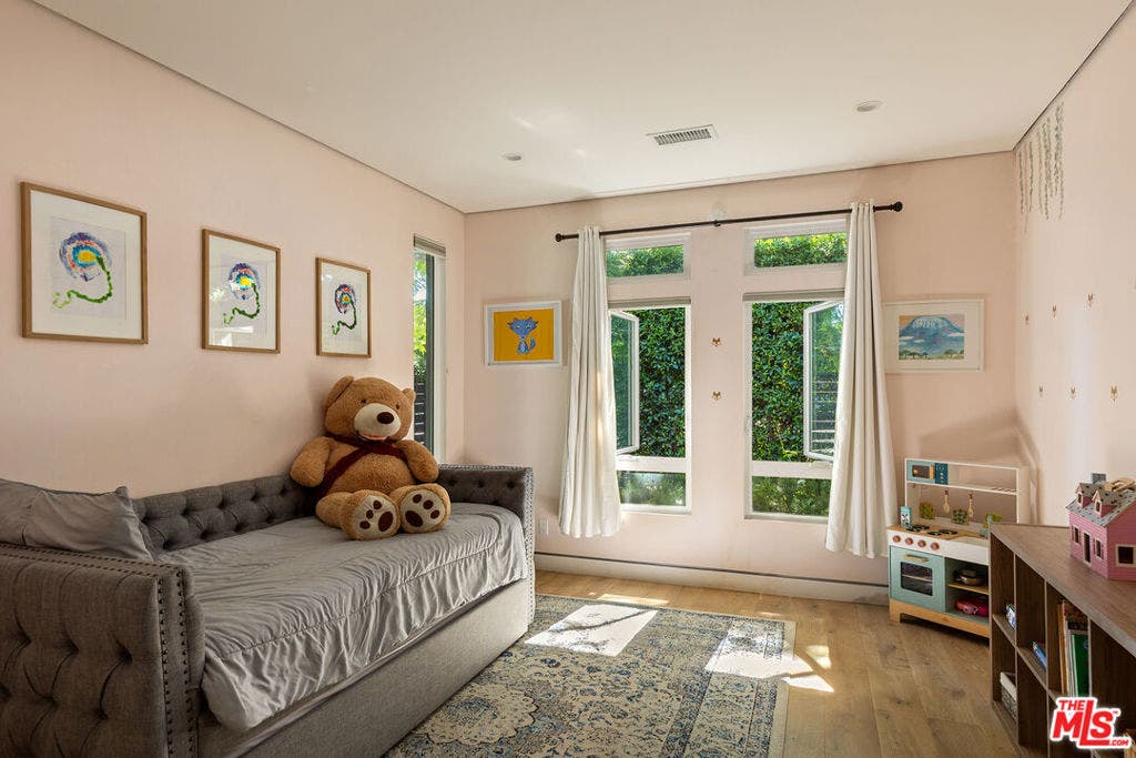 13911 Milbank Street, Sherman Oaks, CA 91423 13911 Milbank Street, Sherman Oaks, CA 91423