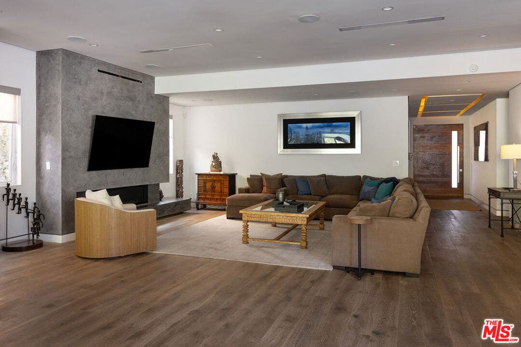 13911 Milbank Street, Sherman Oaks, CA 91423 13911 Milbank Street, Sherman Oaks, CA 91423