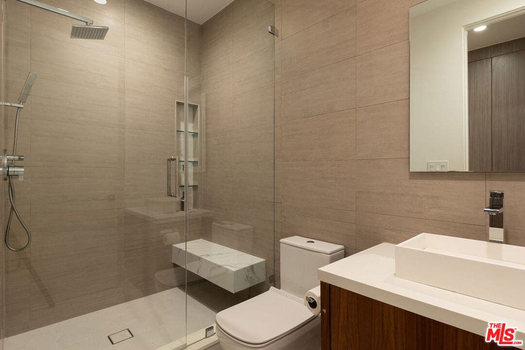 13911 Milbank Street, Sherman Oaks, CA 91423 13911 Milbank Street, Sherman Oaks, CA 91423